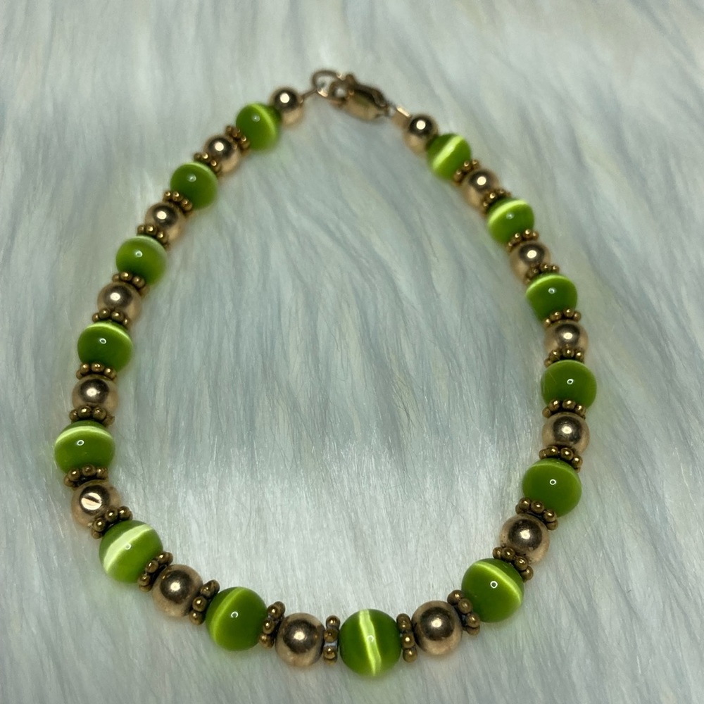 Rare Vintage Cat’s Eye Green Apple Bracelet